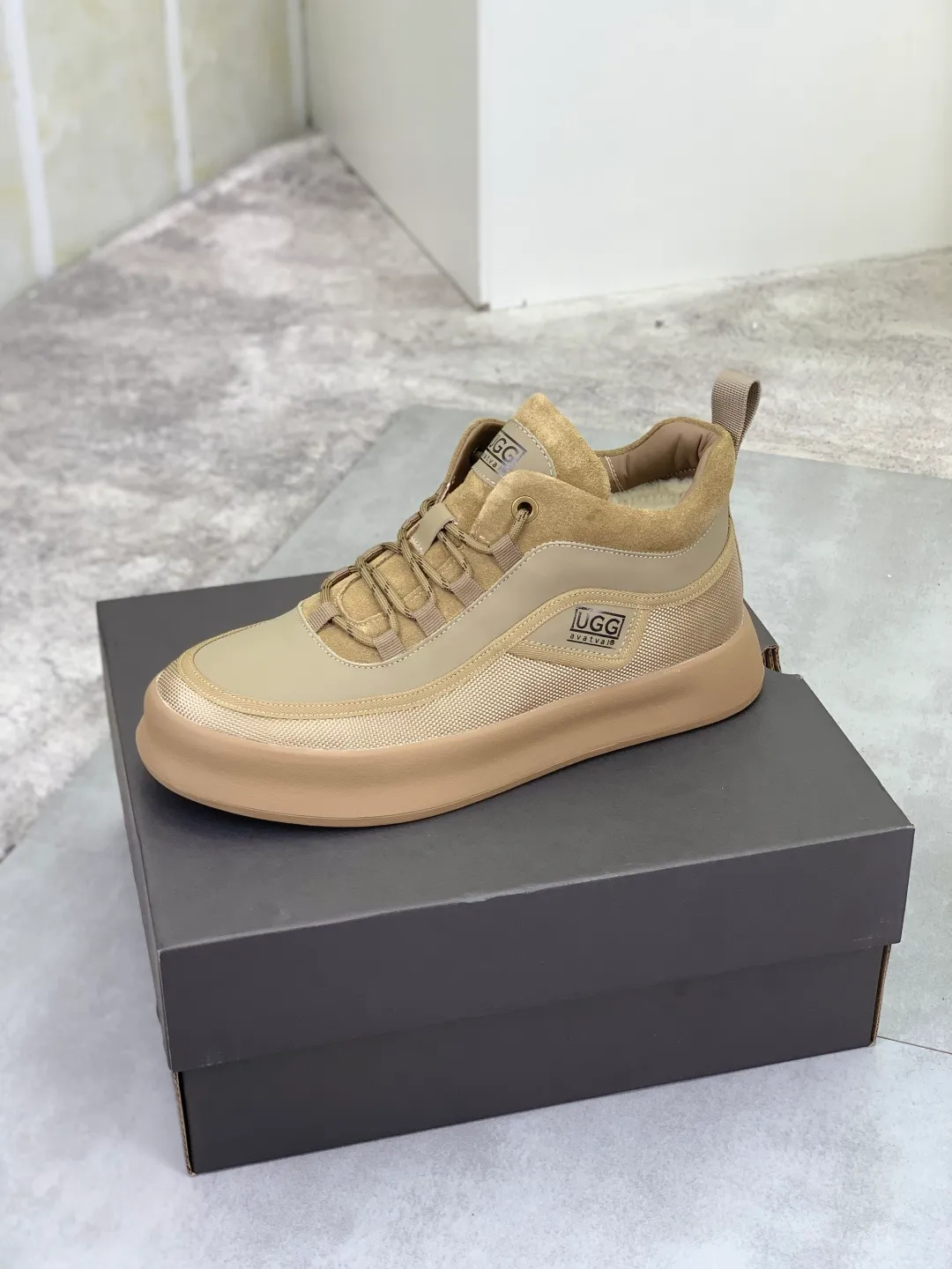 Men's shoes 💰P640 New arrival 🆕🆕🆕 New IUGGI men's shoes. Real cowhide on the outside. Australian wool on the inside. Lightweight and easy to put on. The brand logo has a high-end feel. Men's style! Men's style! Retro outdoor shoes are rarely seen on the market. They look great on the feet. Mainly because they are so stylish. Color: black, gray, maroon. Size: 39-44 999-20